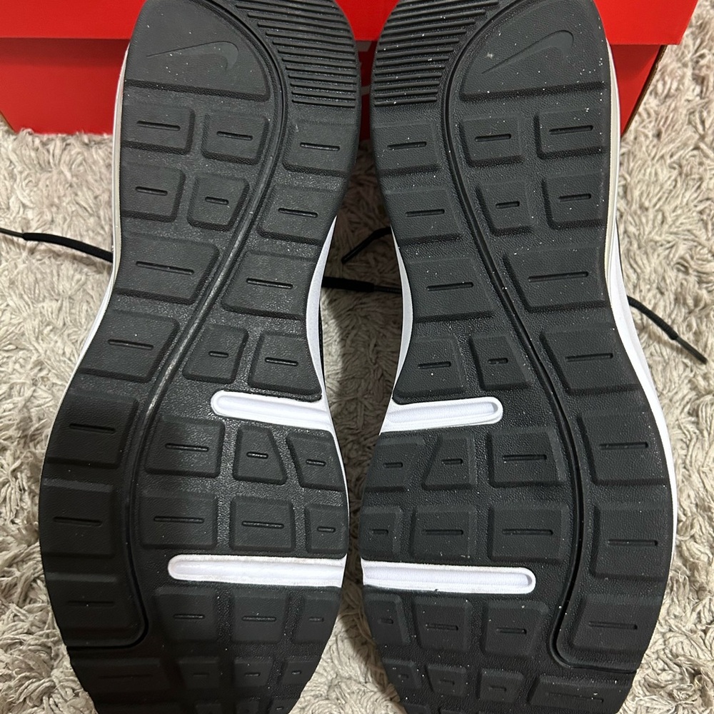 Nike Men's Black/White/Blue Mesh Athletic Air Sole Sneakers - Picture 5 of 7